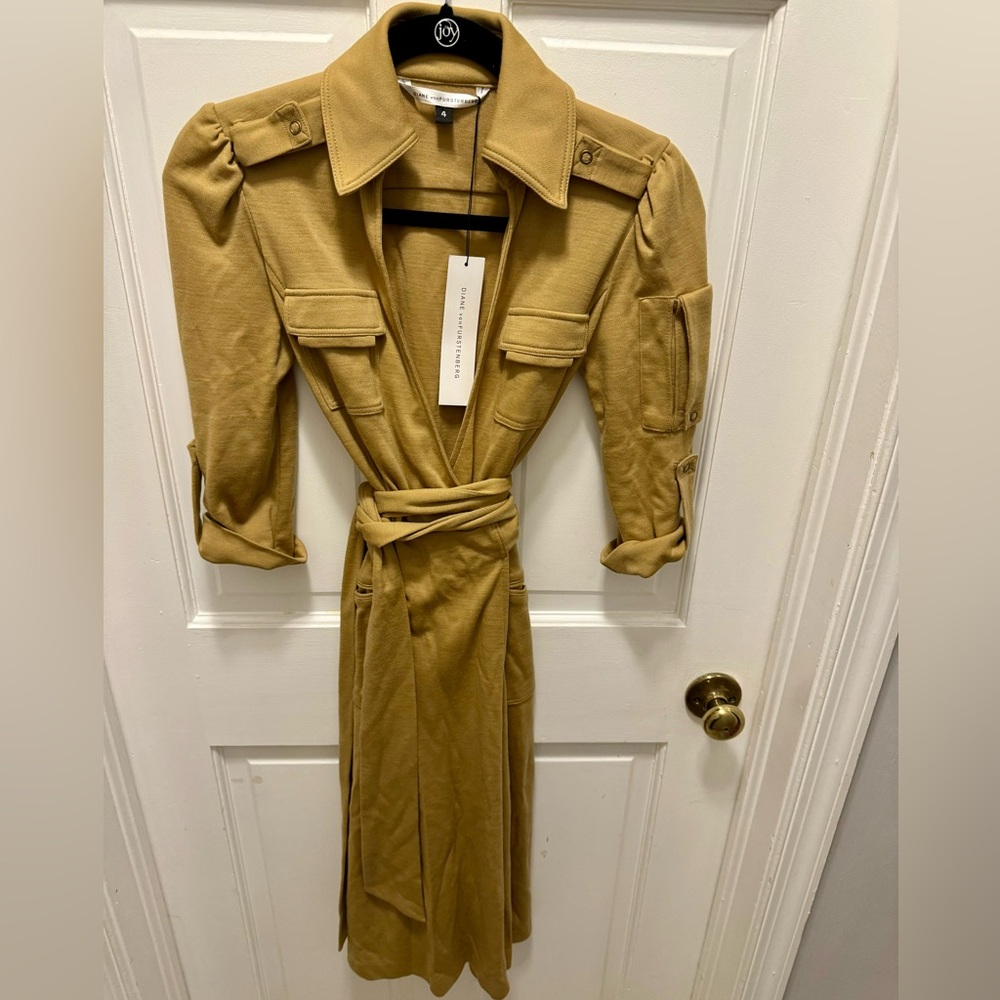 DIANE vonFURSTENBERG utility wrap dress size 4